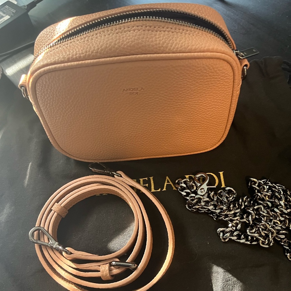 Angela Roi Grace Crossbody Micro in apricot